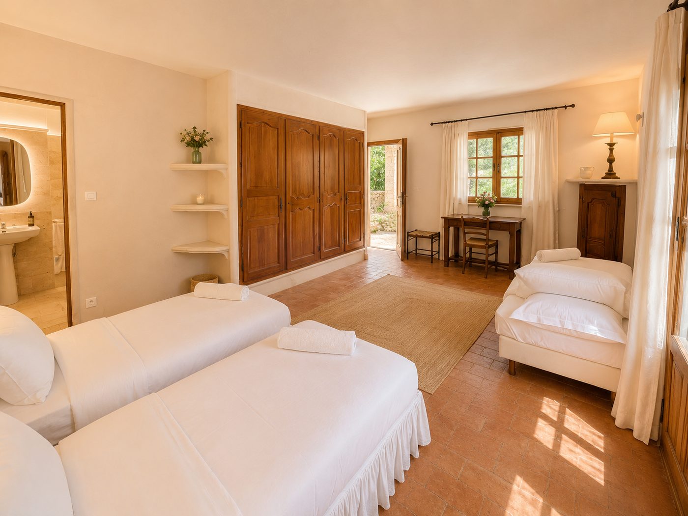 Chambre Soutine, second bedroom view