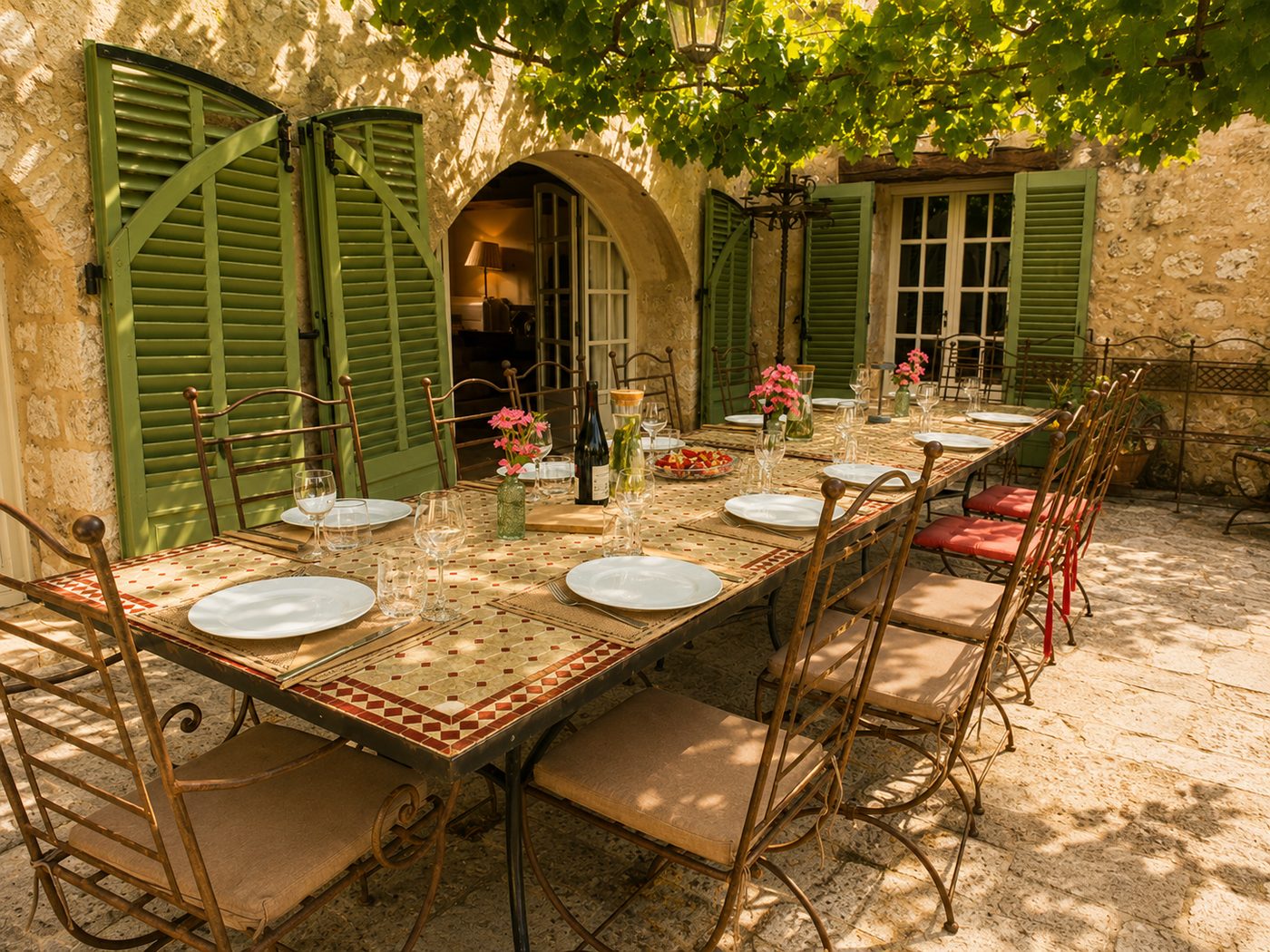 Covered outdoor terrace with dining at Mas des Serres